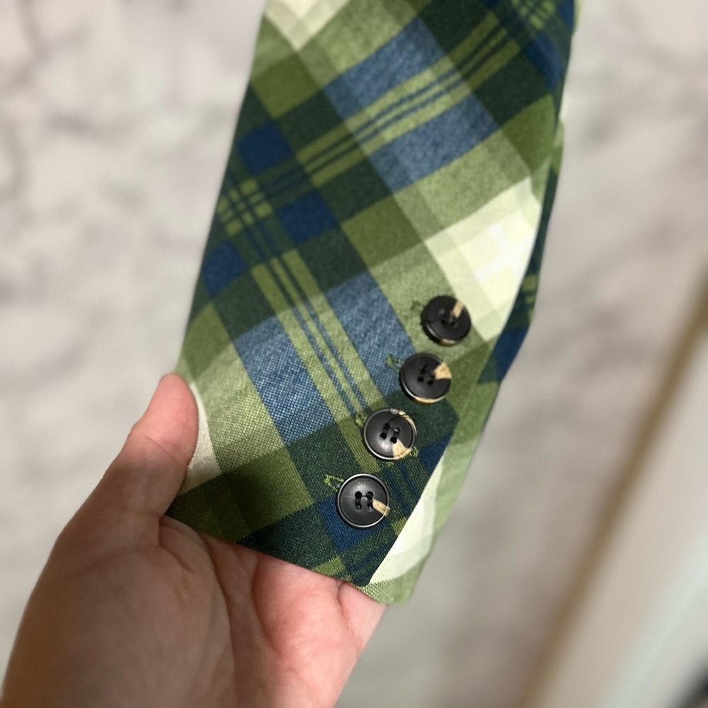 WEWOREWHAT Boxy Cropped Blazer - Picture 5 of 13